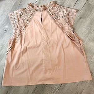 Pink detailed sleeveless shirt.